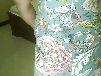 Desi gal Srilanka bank chick gets supah hot and crazy as her customer's prick directives her