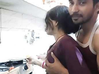 Aged Indian guy porks youthful Indian teenage in the kitchen