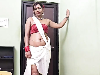 Desi Aunty and Indian Sex gauze waitress have their first-ever time with married Indian fellow