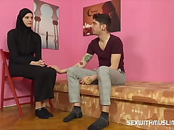 Unexperienced Muslim woman Lucka gets a sizzling blow-job and hand-job from Falco White
