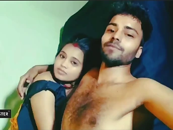 Desi super hot bhabhi hump with her bf