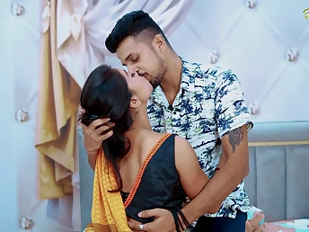 Desi Aunty gets the brush cock-squeezing cootchie tongued & smashed by the brush building proprietor there a devoted Indian bhabhi romance