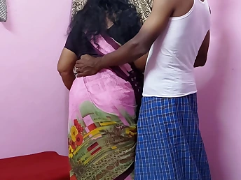 Indian Aunty gets a raunchy internal ejaculation while detersive the frieze