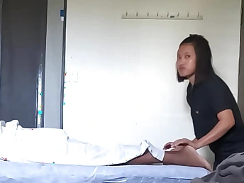 Witness Rasiya Begum get a super-fucking-hot massage & a surprise finishing from bulldick
