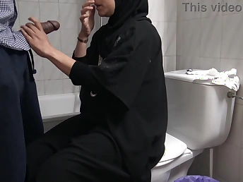 Stepmommysusan's Turkish cuckold fit together gets railed in disgorge toilet by a sulky stranger
