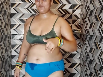 Indian BBW Puma Bhabhi masturbates with her massive natural tits for ages c in depth Douche Dinghy watches in the bathroom