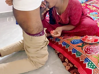 Super-fucking-hot housewife Bhabhi trades bang-out for rent with landlord in Tamil audio