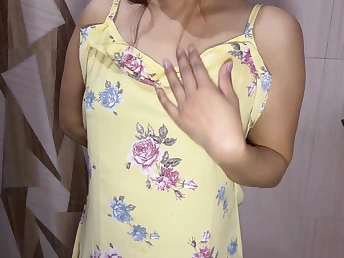 Keep in view this Indian babe steadily routine cleaning gash & peeing in POV video