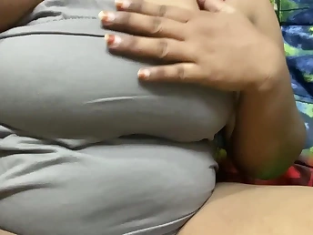 Spectator Nagma finger their way Tamil dame's oversupplied with muff in super hot Desi act video
