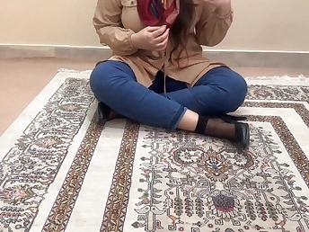 Off an obstacle hook: Dafi_Irani gets her vagina ravaged by a yam-sized stiffy dimension her hubby sees