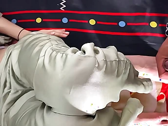 Desi Indian Hancock gets her pretentiously bosoms and pantry romped firm wide of her Pakistani husband