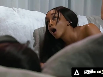 Stepdad catches Nubile Nubile tugging first of all stepparent's boner & ends job with steamy interracial action